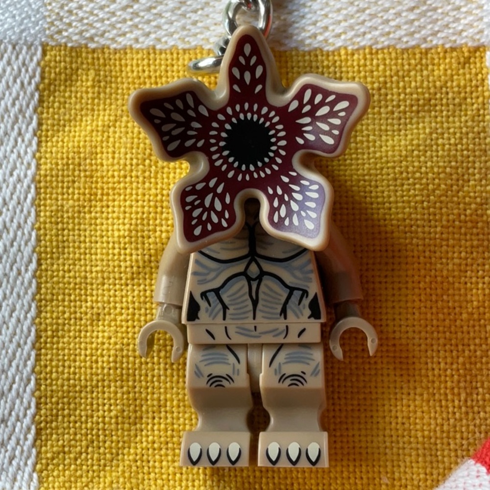 RARE 🪰 LEGO STRANGER THINGS DEMOGORGON  KEY CHAIN 🪰  NWT🪰 - Picture 12 of 16
